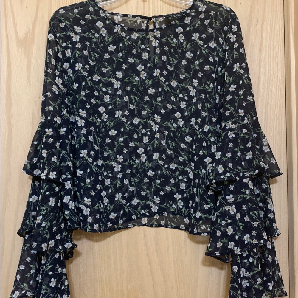 New Forever 21 0X Blue Floral Bell Sleeve Blouse